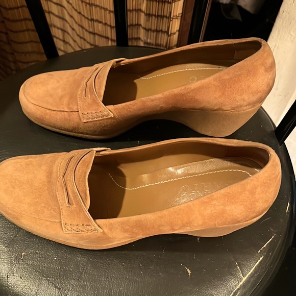 Worn twice don’t fit me anymore they are light brown suede wedges - Picture 2 of 3